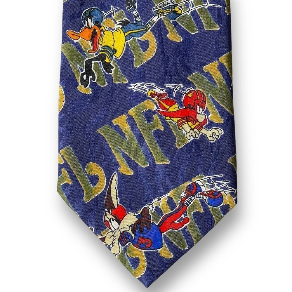 Vintage Surrey NFL Looney Tunes Tie Evasive Offense Warner Brothers Bugs Bunny